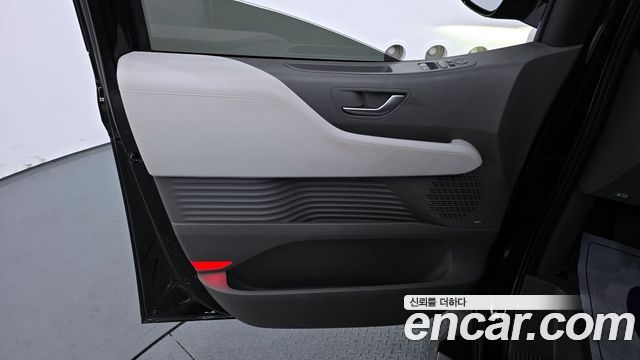 Hyundai Staria 4WD Lounge 9-Seater Limousine 2023 — фото 16