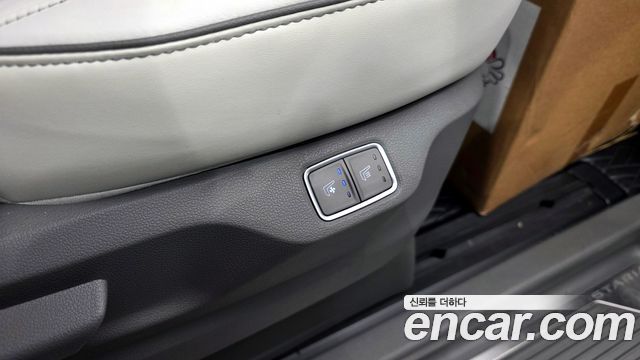 Hyundai Staria 4WD Lounge 9-Seater Limousine 2023 — фото 18