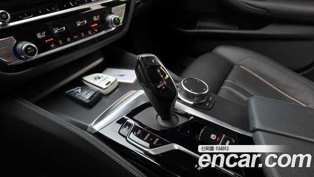 BMW 5 Series (G30) 520i M Sport 2023 — фото 9