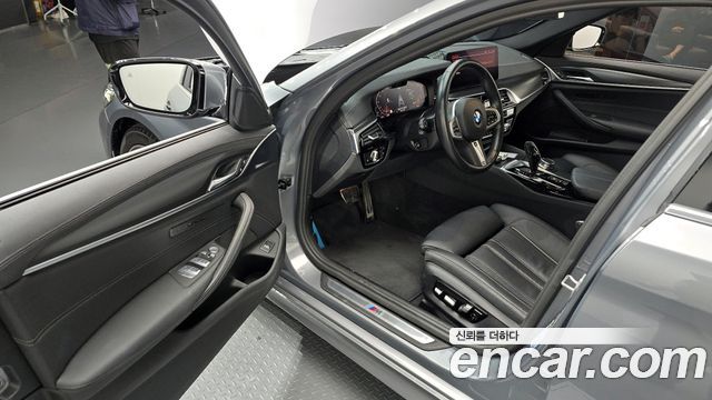 BMW 5 Series (G30) 520i M Sport 2023 — фото 10