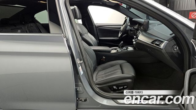 BMW 5 Series (G30) 520i M Sport 2023 — фото 15
