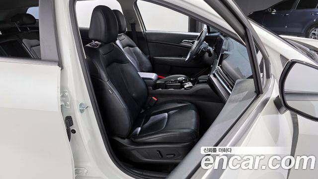 Kia Sportage (V) Diesel 2.0 2WD Nobleless 2023 — фото 12