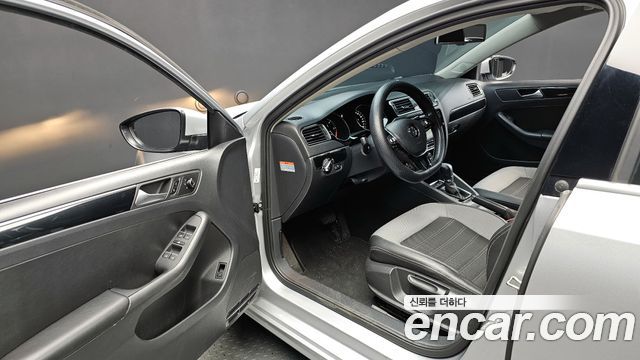 Volkswagen Jetta 2.0 TDI BlueMotion 6th 2015 — фото 11