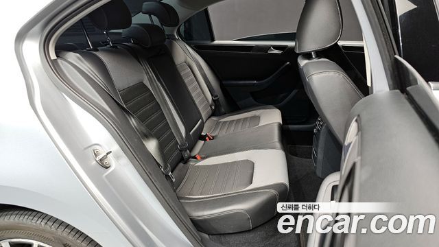 Volkswagen Jetta 2.0 TDI BlueMotion 6th 2015 — фото 12
