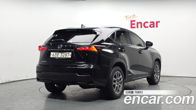Lexus NX300h Supreme 2017 — фото 2