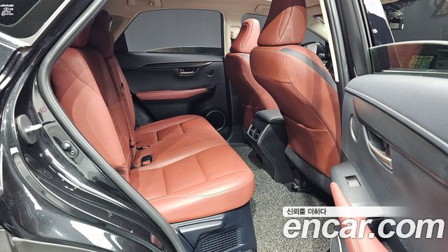 Lexus NX300h Supreme 2017 — фото 12