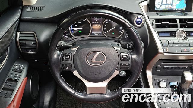 Lexus NX300h Supreme 2017 — фото 15