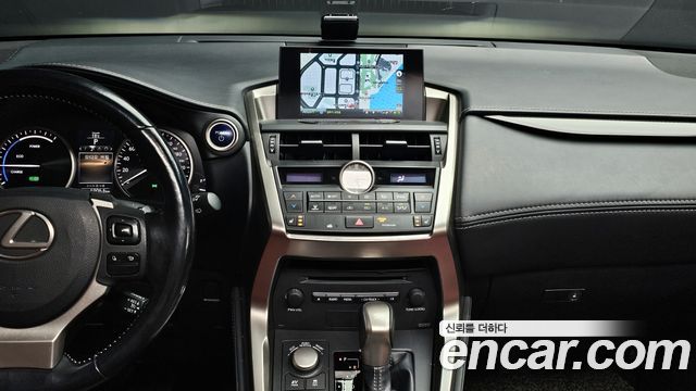 Lexus NX300h Supreme 2017 — фото 16