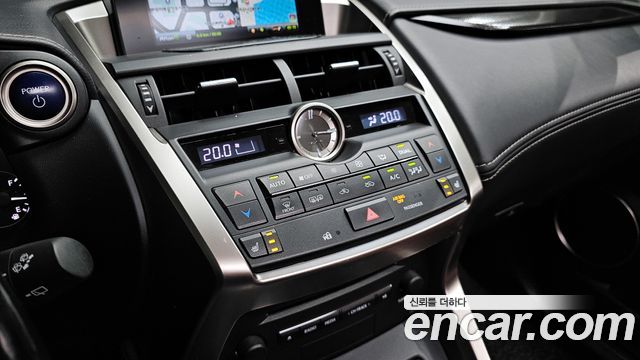 Lexus NX300h Supreme 2017 — фото 18