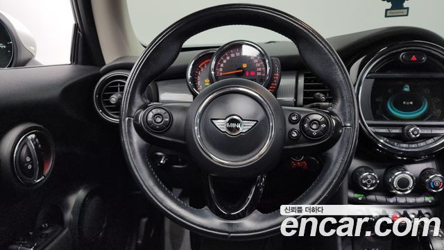 MINI Cooper D Standard 3rd 2017 — фото 17