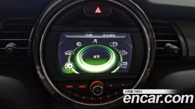 MINI Cooper D Standard 3rd 2017 — фото 18