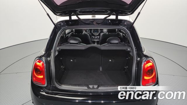 MINI Cooper D Standard 3rd 2017 — фото 24