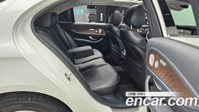 Mercedes-Benz E-Class (W213) E300 4MATIC Exclusive 2020 — фото 16