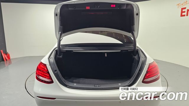 Mercedes-Benz E-Class (W213) E300 4MATIC Exclusive 2020 — фото 24