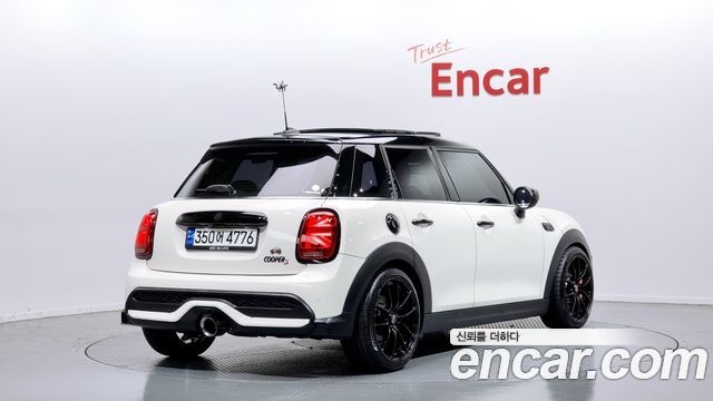 MINI Cooper S 5Door Classic Third Generation 2022 — фото 2