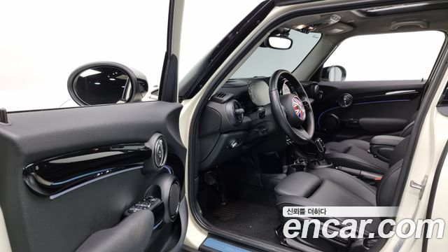 MINI Cooper S 5Door Classic Third Generation 2022 — фото 15