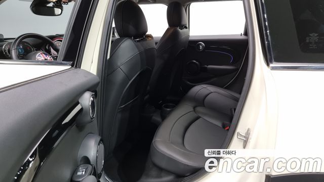 MINI Cooper S 5Door Classic Third Generation 2022 — фото 16