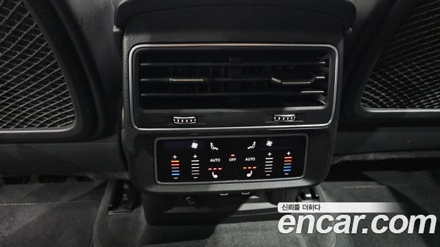 Audi Q8 (4M) 55 TFSI Quattro Premium 2023 — фото 19
