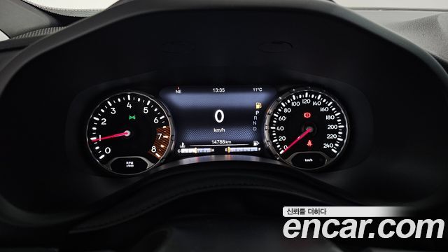Jeep Renegade 2.4 Limited 2021 — фото 8