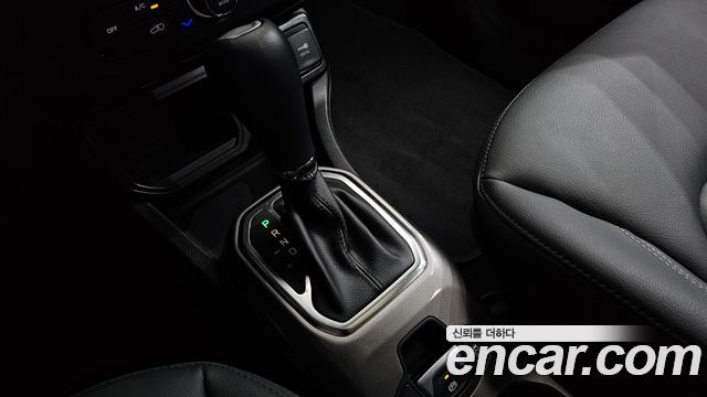 Jeep Renegade 2.4 Limited 2021 — фото 9