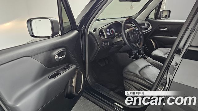 Jeep Renegade 2.4 Limited 2021 — фото 11