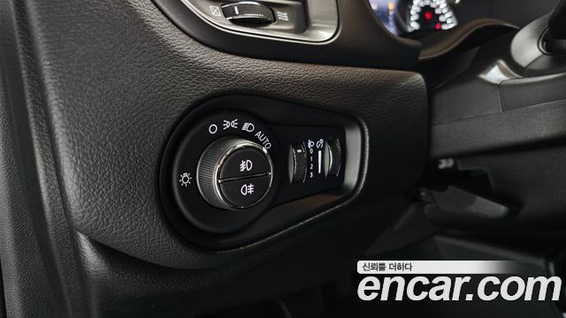 Jeep Renegade 2.4 Limited 2021 — фото 18