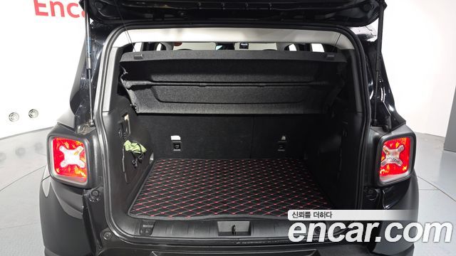 Jeep Renegade 2.4 Limited 2021 — фото 20
