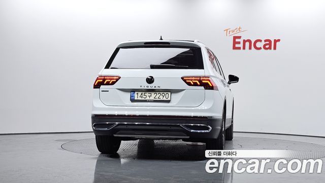Volkswagen Tiguan Allspace 2.0 TSI Prestige 2023 — фото 4