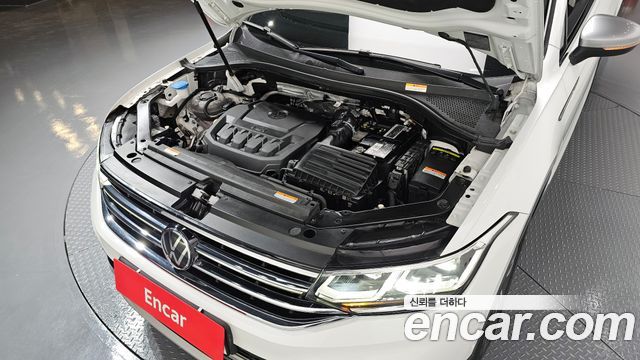Volkswagen Tiguan Allspace 2.0 TSI Prestige 2023 — фото 6