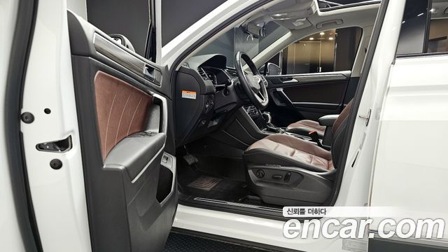 Volkswagen Tiguan Allspace 2.0 TSI Prestige 2023 — фото 10