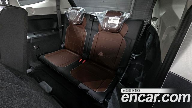 Volkswagen Tiguan Allspace 2.0 TSI Prestige 2023 — фото 12