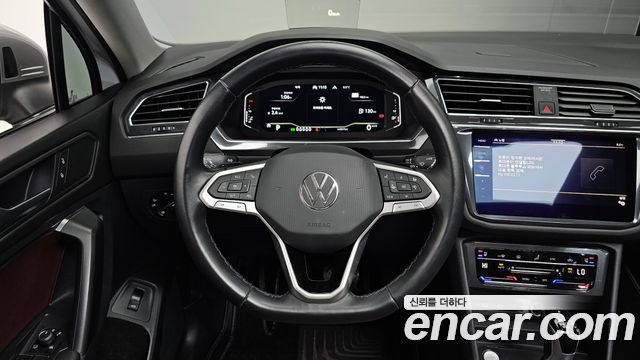 Volkswagen Tiguan Allspace 2.0 TSI Prestige 2023 — фото 14