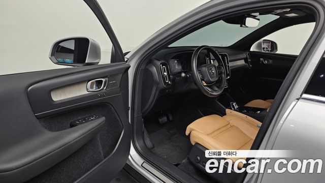 Volvo XC40 T4 Inscription 2019 — фото 10