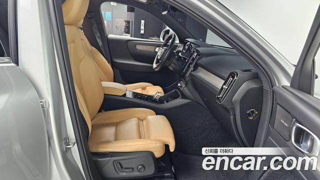 Volvo XC40 T4 Inscription 2019 — фото 15