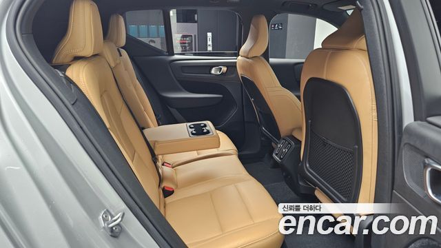 Volvo XC40 T4 Inscription 2019 — фото 16