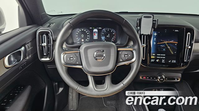 Volvo XC40 T4 Inscription 2019 — фото 17