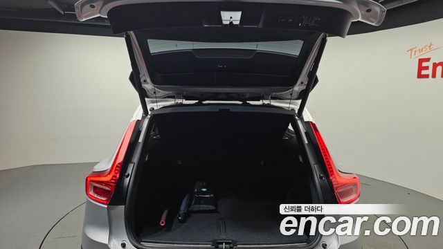 Volvo XC40 T4 Inscription 2019 — фото 24