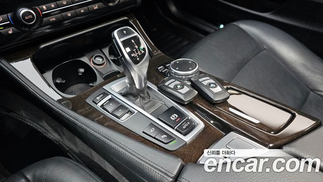 BMW 5 Series (F10) 528i 2015 — фото 9