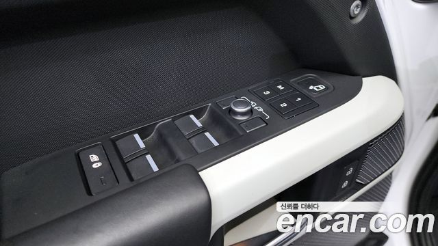Land Rover Defender (L663) 110 D300 HSE 2022 — фото 13