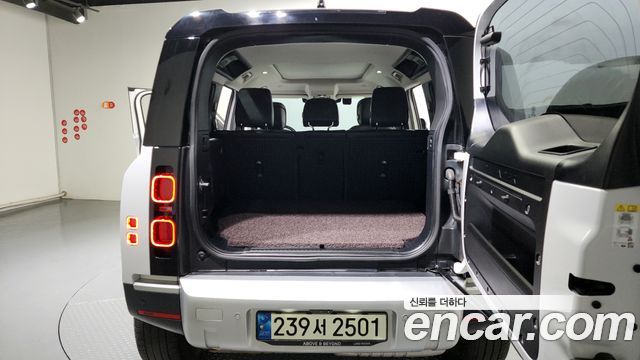 Land Rover Defender (L663) 110 D300 HSE 2022 — фото 20