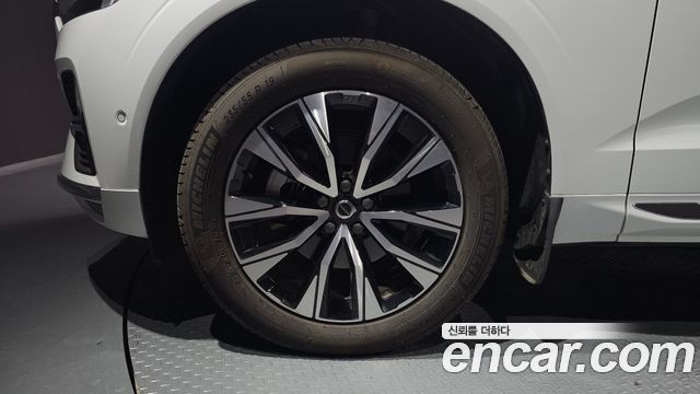 Volvo XC60 (II) B5 Ultimate Bright 2024 — фото 5