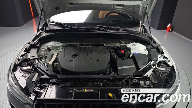 Volvo XC60 (II) B5 Ultimate Bright 2024 — фото 6
