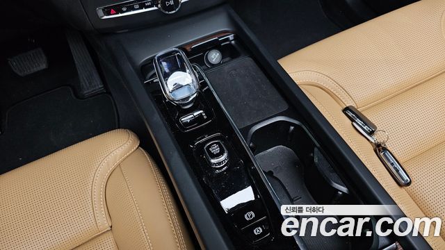 Volvo XC60 (II) B5 Ultimate Bright 2024 — фото 9