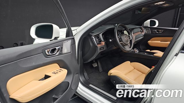 Volvo XC60 (II) B5 Ultimate Bright 2024 — фото 15