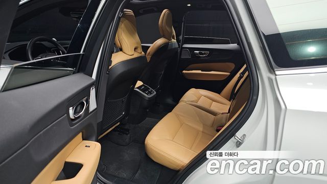 Volvo XC60 (II) B5 Ultimate Bright 2024 — фото 16