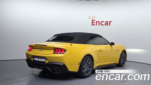 Ford Mustang (VII) 5.0 GT Premium Convertible 2024 — фото 2