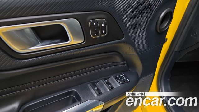 Ford Mustang (VII) 5.0 GT Premium Convertible 2024 — фото 11