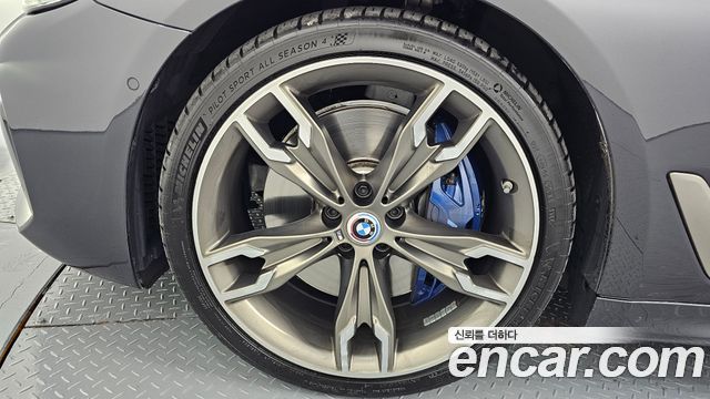 BMW 5 Series (G30) M550i xDrive 2021 — фото 5