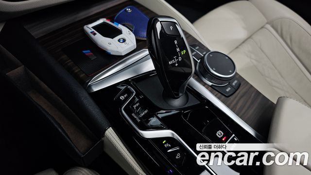 BMW 5 Series (G30) M550i xDrive 2021 — фото 9