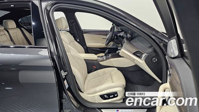 BMW 5 Series (G30) M550i xDrive 2021 — фото 10